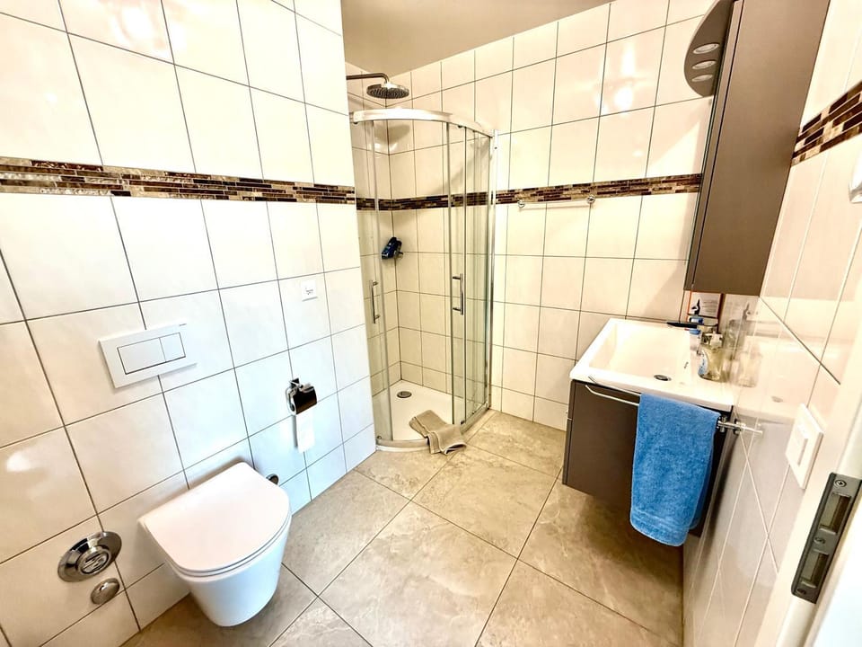Shower, Toilet, Bathroom