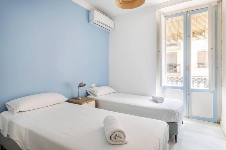Super Flat 3 rooms 1 toilet Center wifi AC Apartment in Valencia