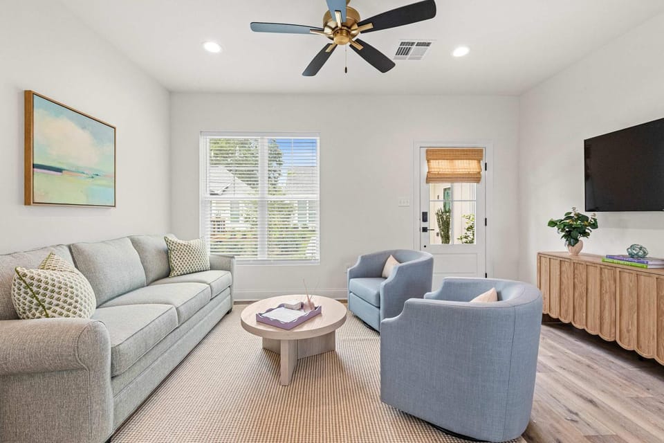Fairway Cottage 2BR Retreat Near Sportsplex House in Broussard