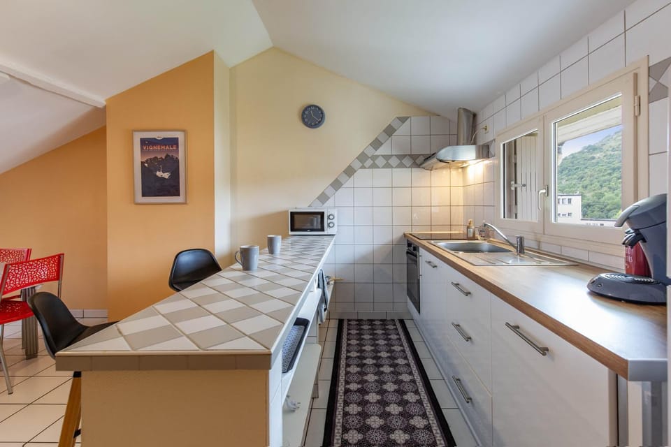 Kitchen or kitchenette