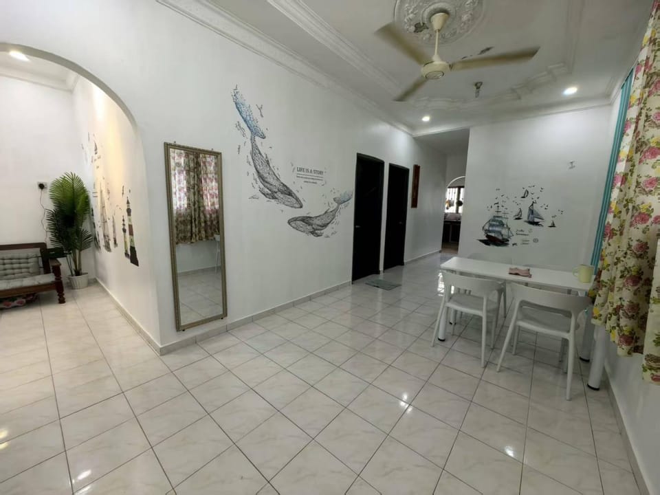 Queen Bed Budget Room Vacation rental in Penang
