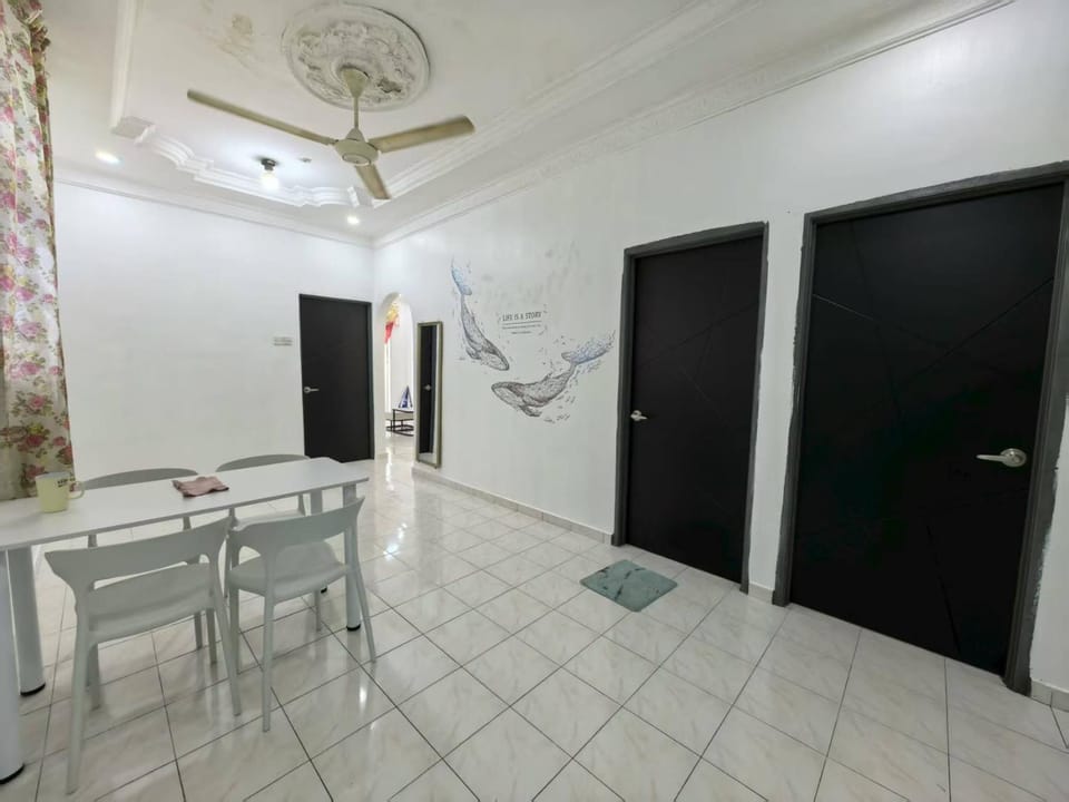Queen Bed Budget Room Vacation rental in Penang