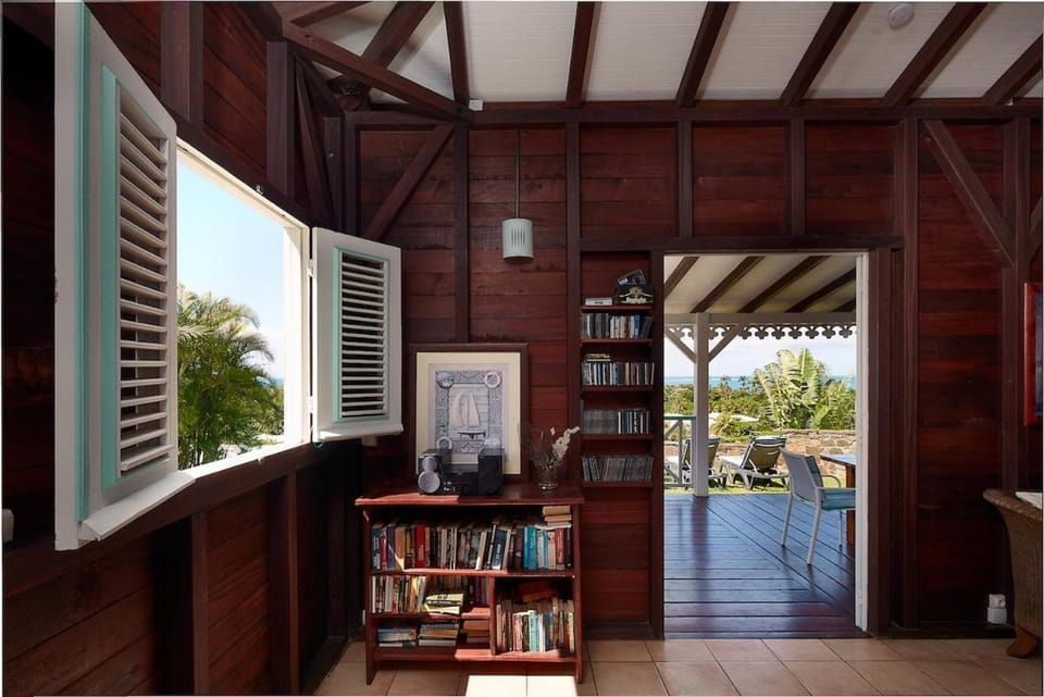 Library, Living room
