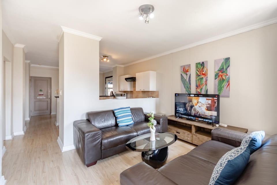 Communal lounge/ TV room, Living room, Seating area, Evening entertainment