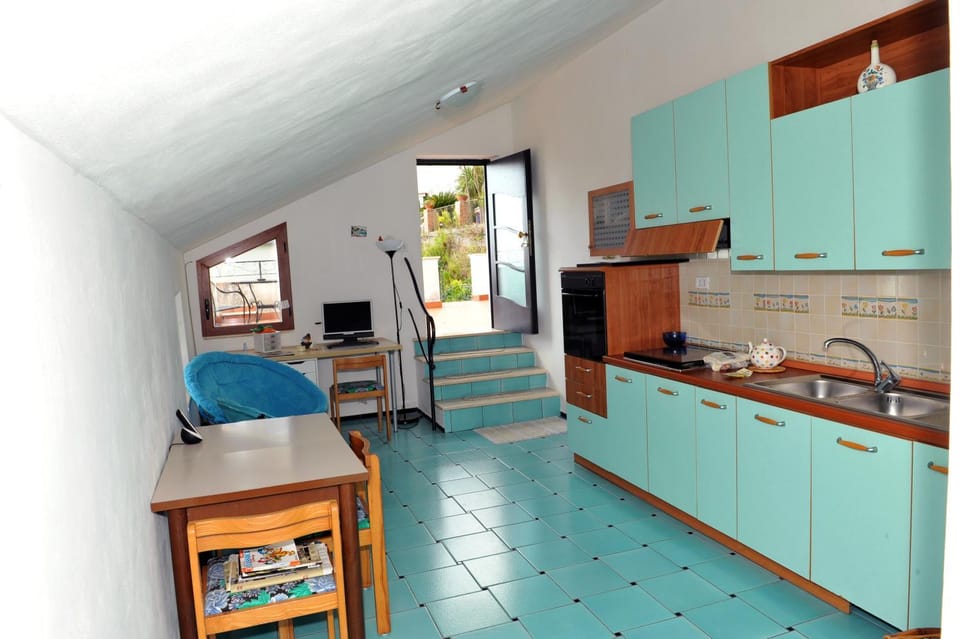 Kitchen or kitchenette, Living room
