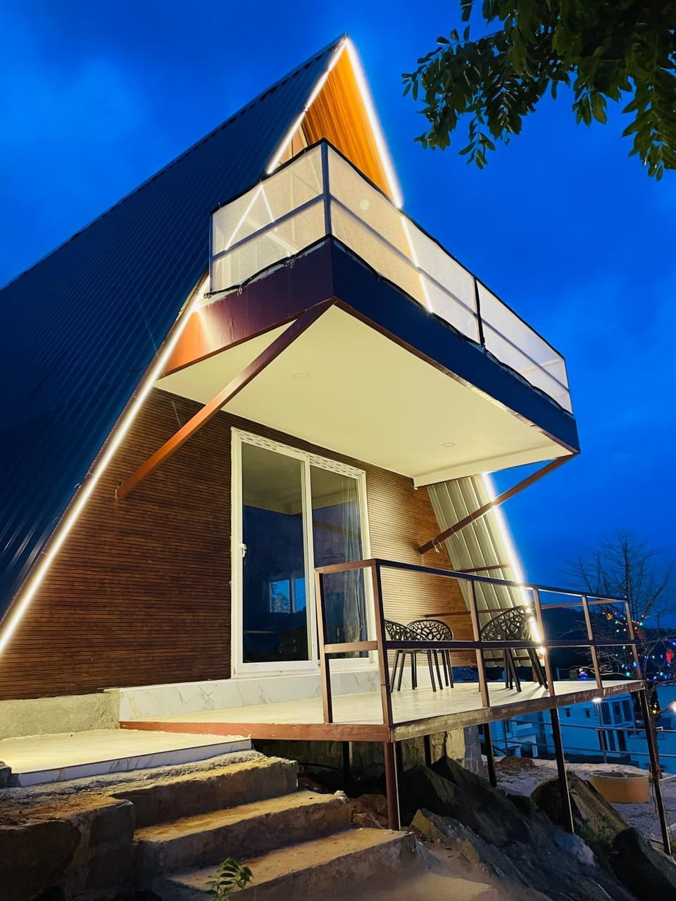 Property building, Night, Balcony/Terrace
