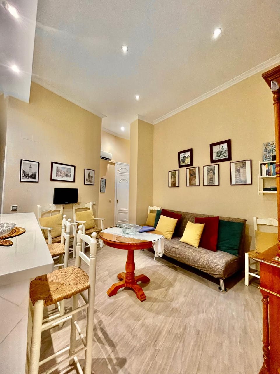 Living room, Seating area, Dining area
