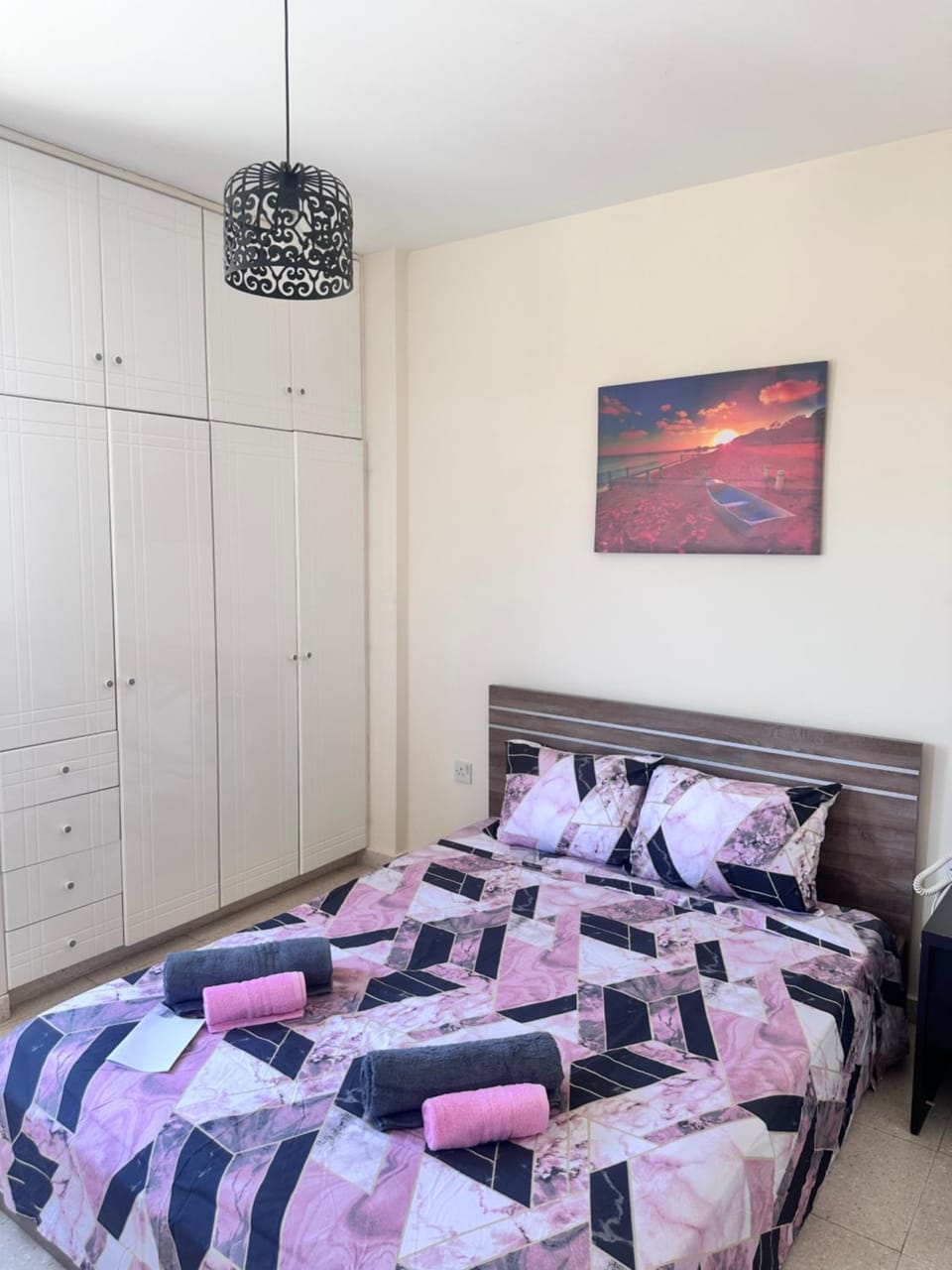 Photo of the whole room, Bedroom