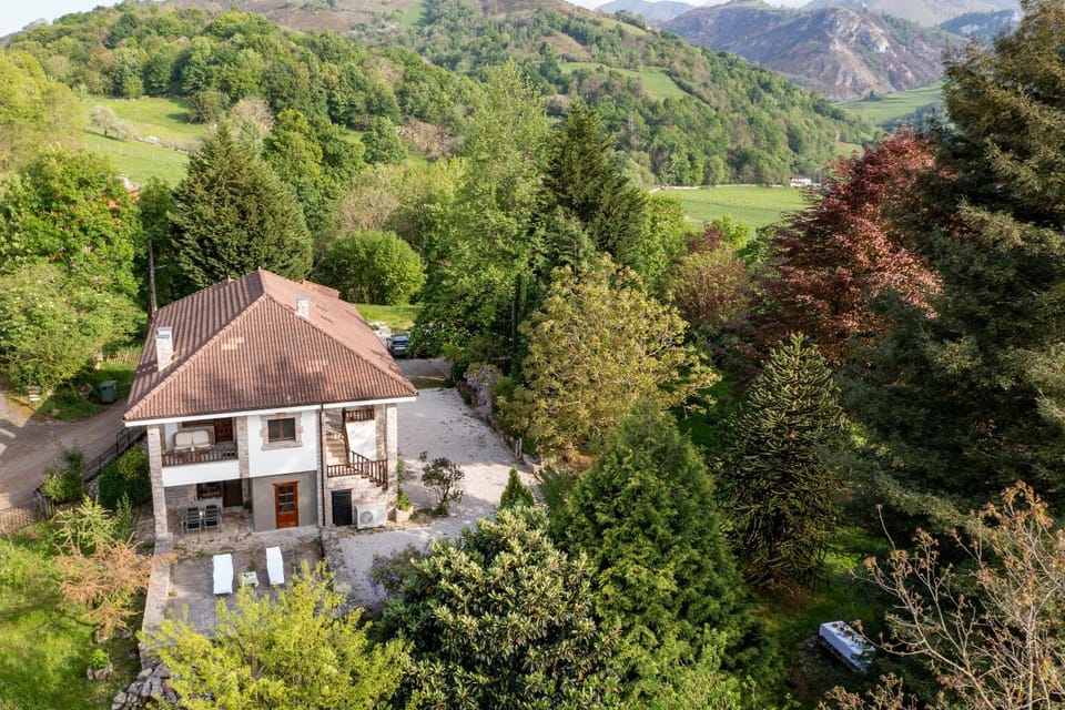 Casa Raíz y Cumbre Apartment in Asturias
