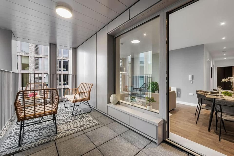 Patio, Living room, Seating area, Dining area