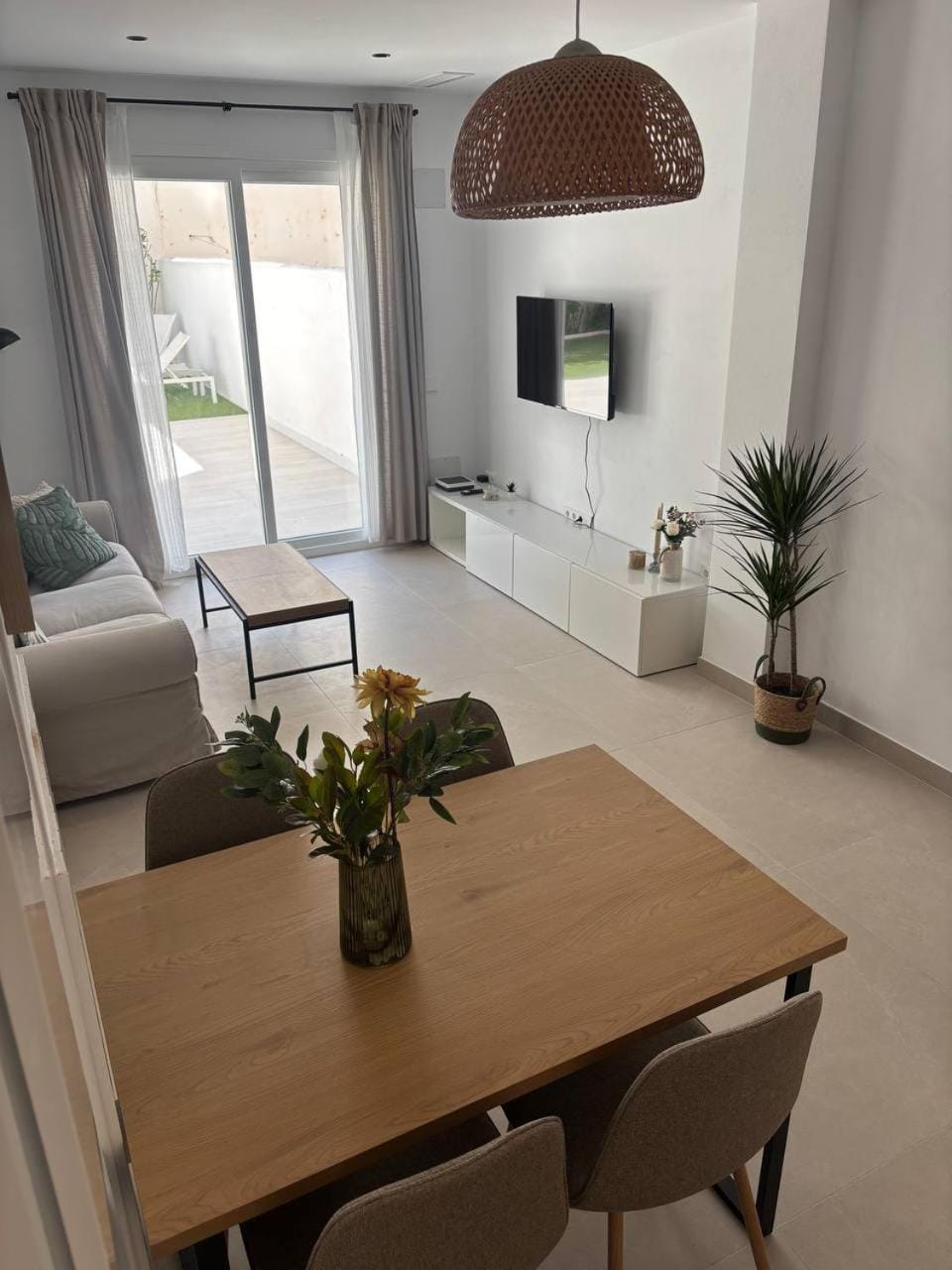 Living room, Dining area