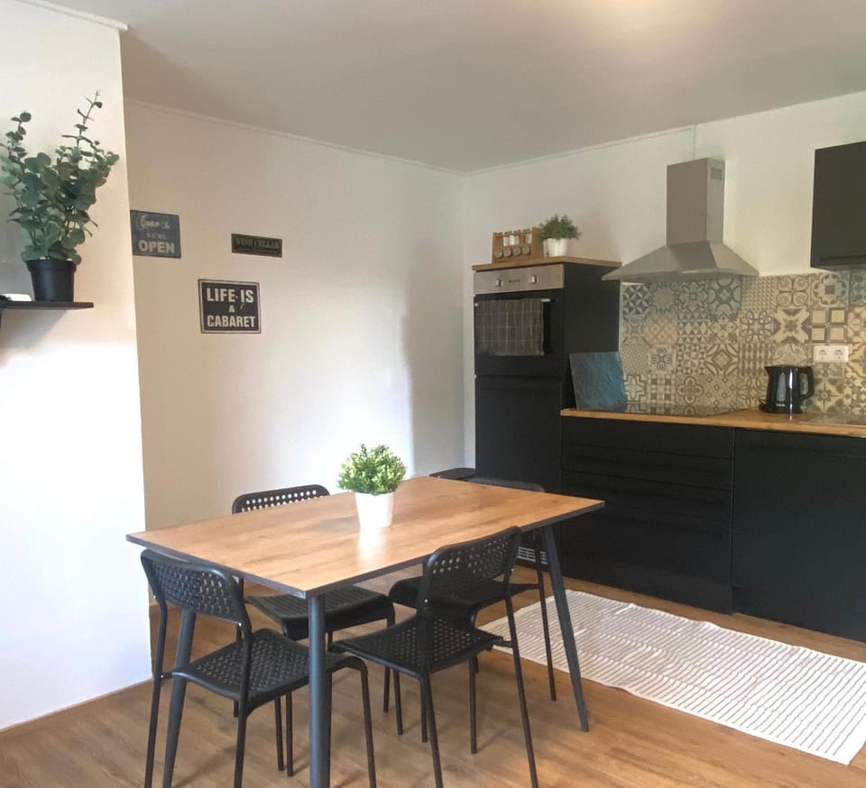 Dining area, pet friendly