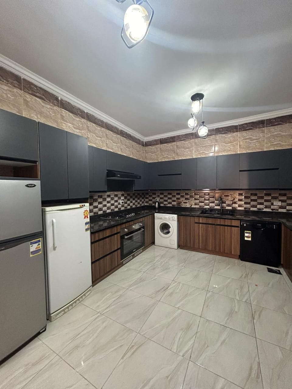 Kitchen or kitchenette, dishwasher, oven