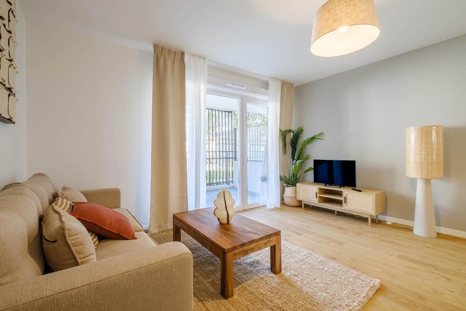 Communal lounge/ TV room, TV and multimedia, Living room