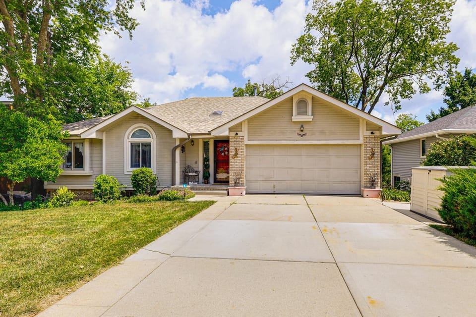 5 Mi to Platte River: Inviting Bellevue Rental House in Iowa