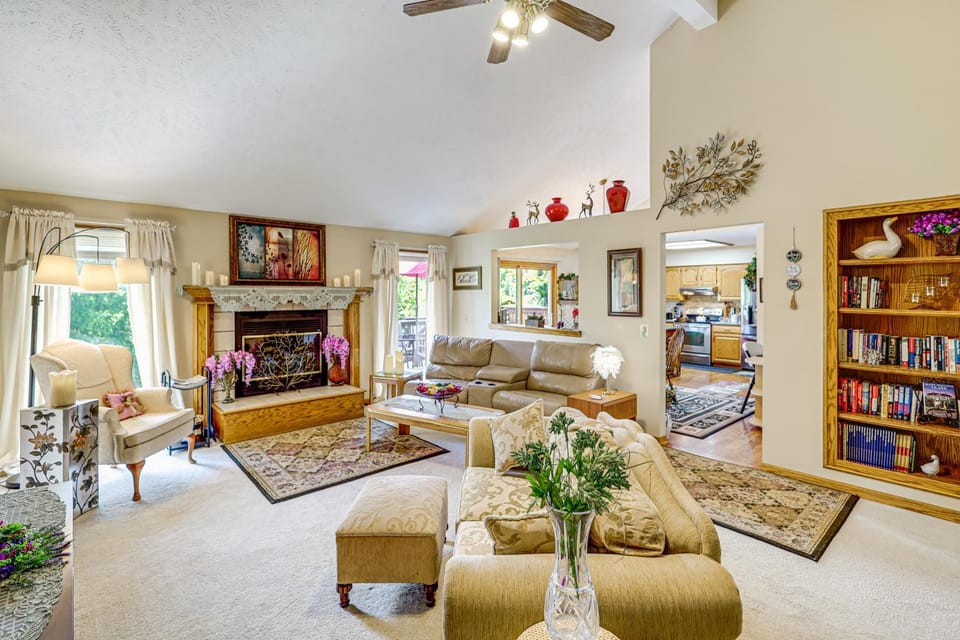 5 Mi to Platte River: Inviting Bellevue Rental House in Iowa