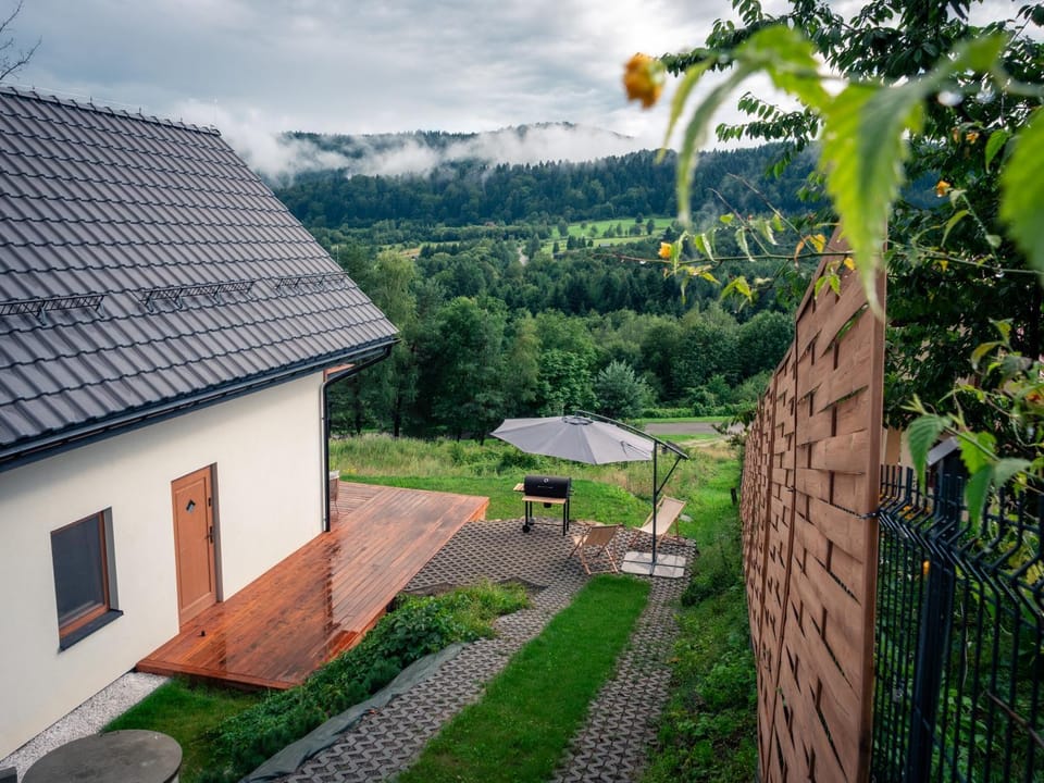 Property building, Natural landscape, Balcony/Terrace