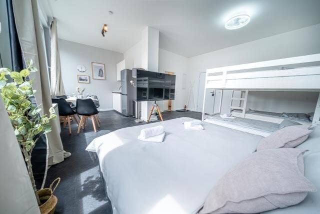 3 Modern city studio for 6 Bogenhausen near Messe Munich Apartment in Munich