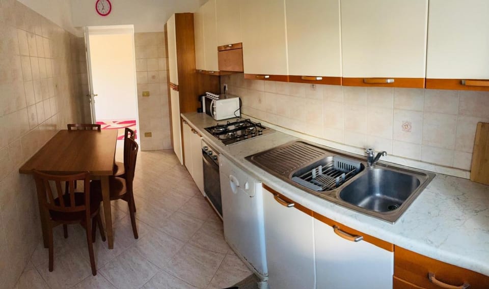 Kitchen or kitchenette, Dining area, stove
