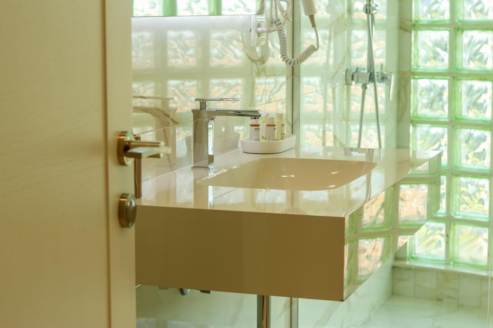 Bathroom, Decorative detail