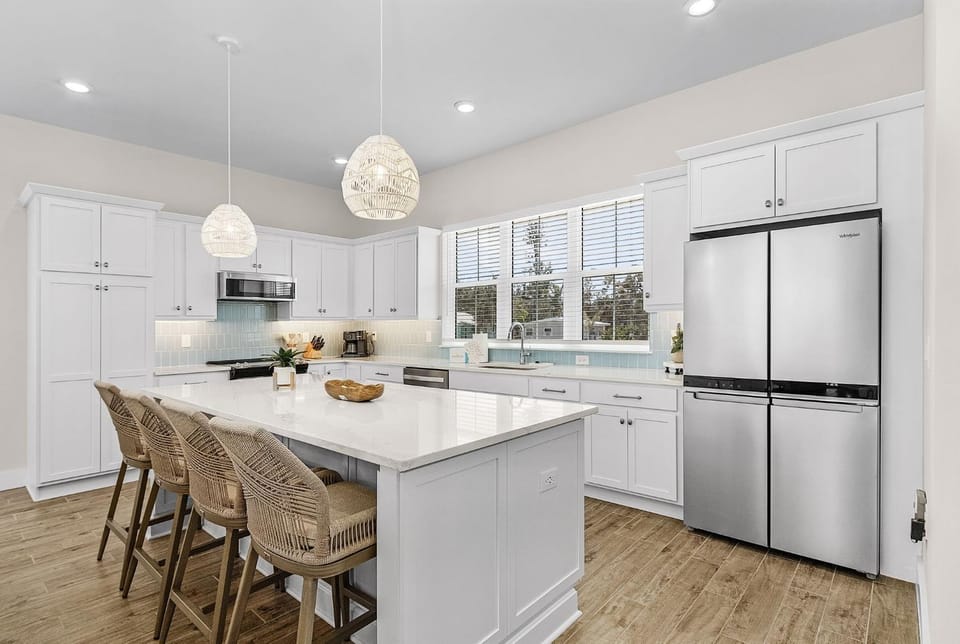 209 Seabreeze Escape- NEW Spacious 5-Bedroom Pool Home home House in Estero Island