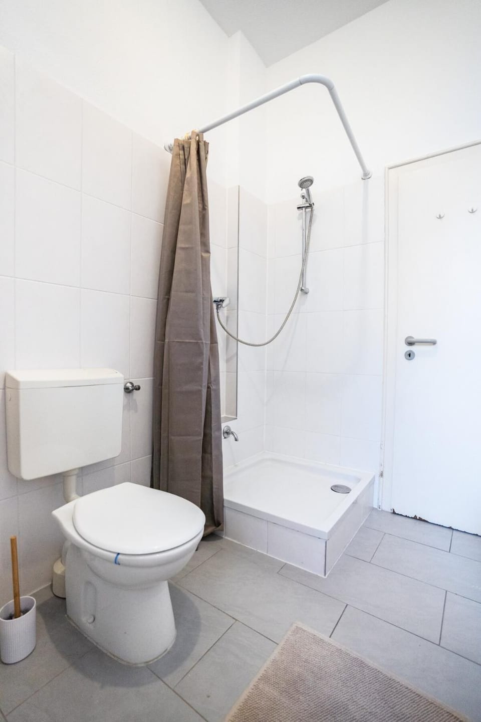2 BR Apartment - TERRASSE - WIFI - KAFFEE - ZENTRAL - RUHIG - BUSINESS Apartment in Wiesbaden