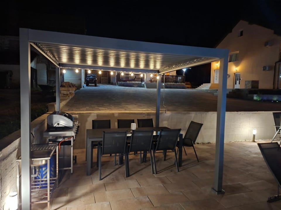 BBQ facilities, Seating area