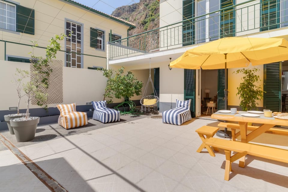 Property building, Patio, Spring, Day, Living room, Seating area, sunbed