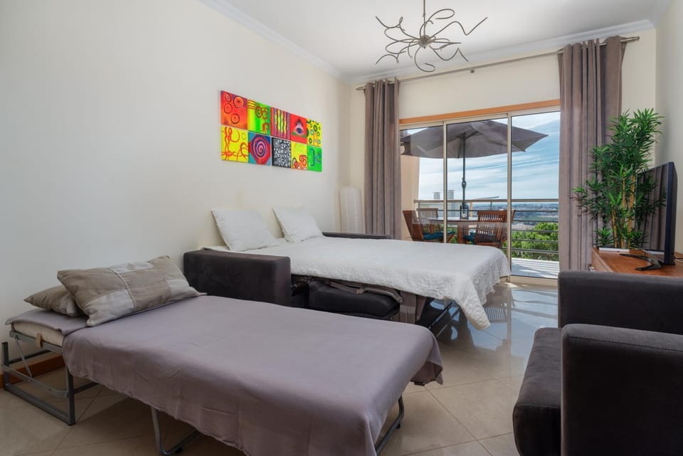 Bed, Living room, Photo of the whole room, Seating area