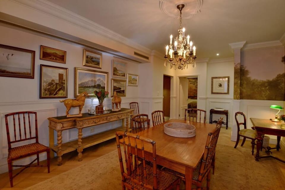 Seating area, Dining area