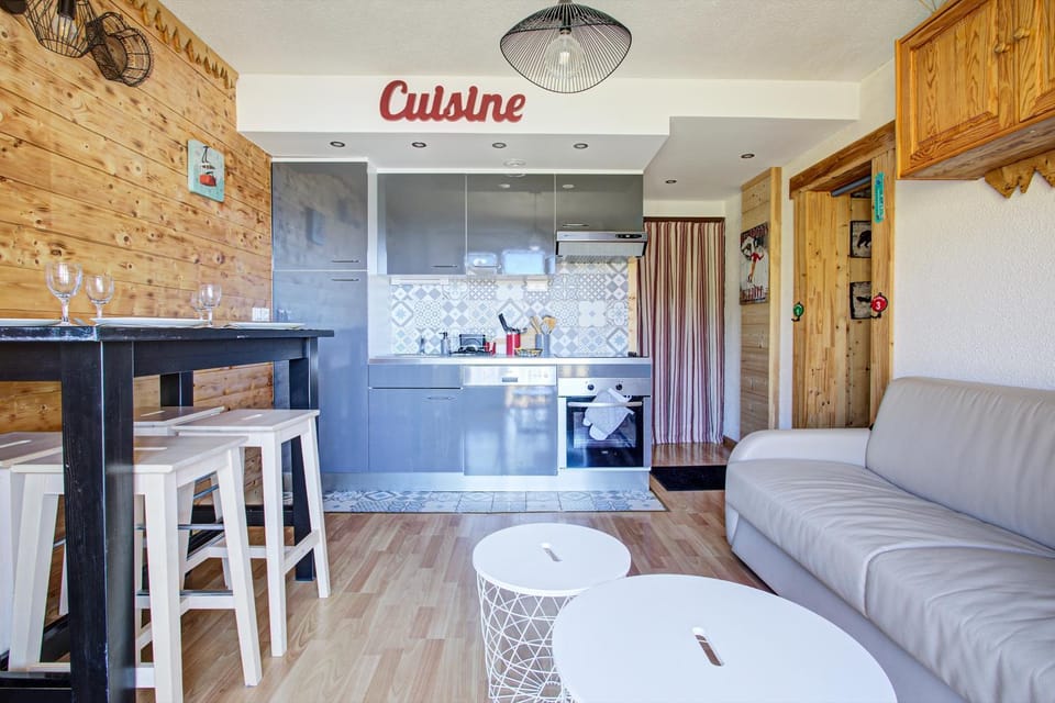 Kitchen or kitchenette, Other, Dining area