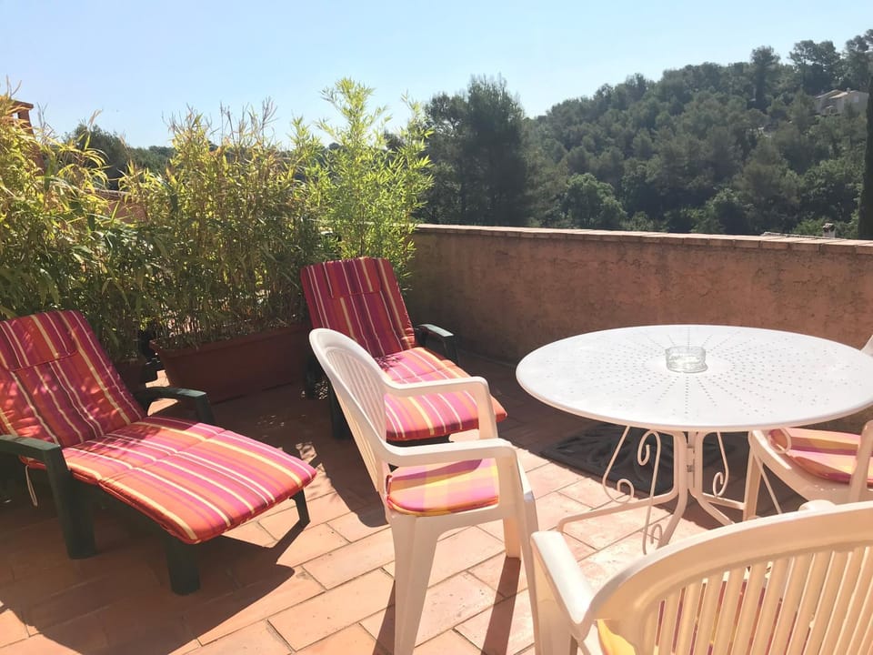 Patio, View (from property/room), Dining area, sunbed