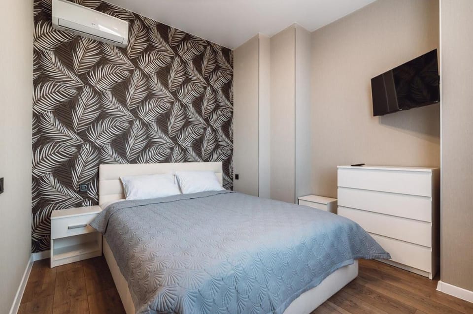 Aquamarine 2-BD Sea View 100 Apartment in Odessa