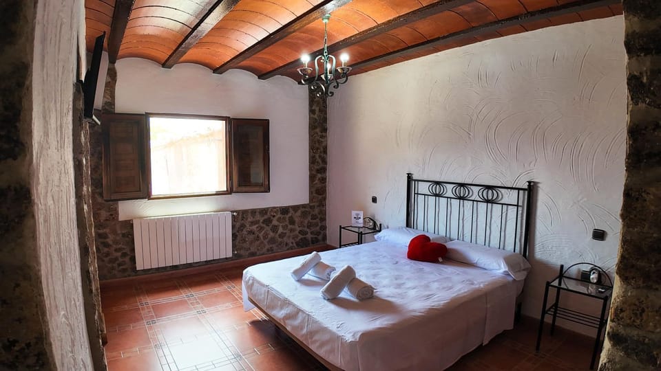 Bed, Photo of the whole room, Bedroom, internet, towels