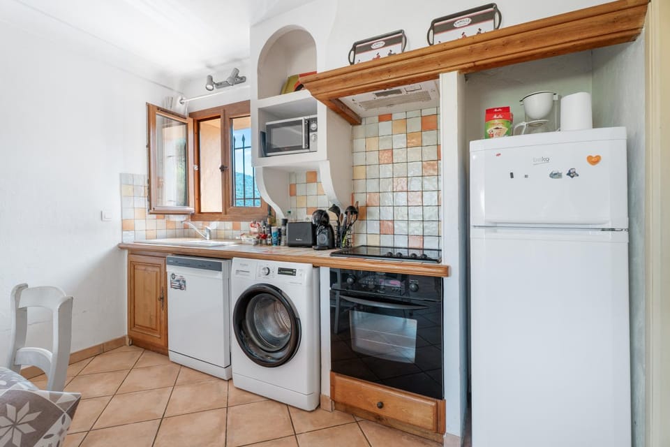 Kitchen or kitchenette, Other