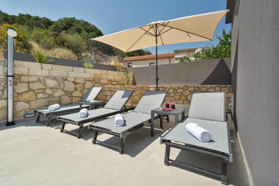 Patio, Spring, Day, Natural landscape, Mountain view, Pool view, Swimming pool, sunbed