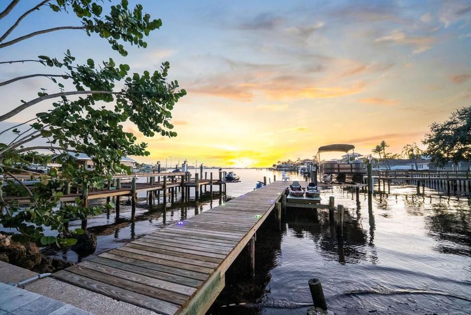 Pink Pony Villa - Waterfront Escape with Pool & Themed Rooms House in Palm Harbor