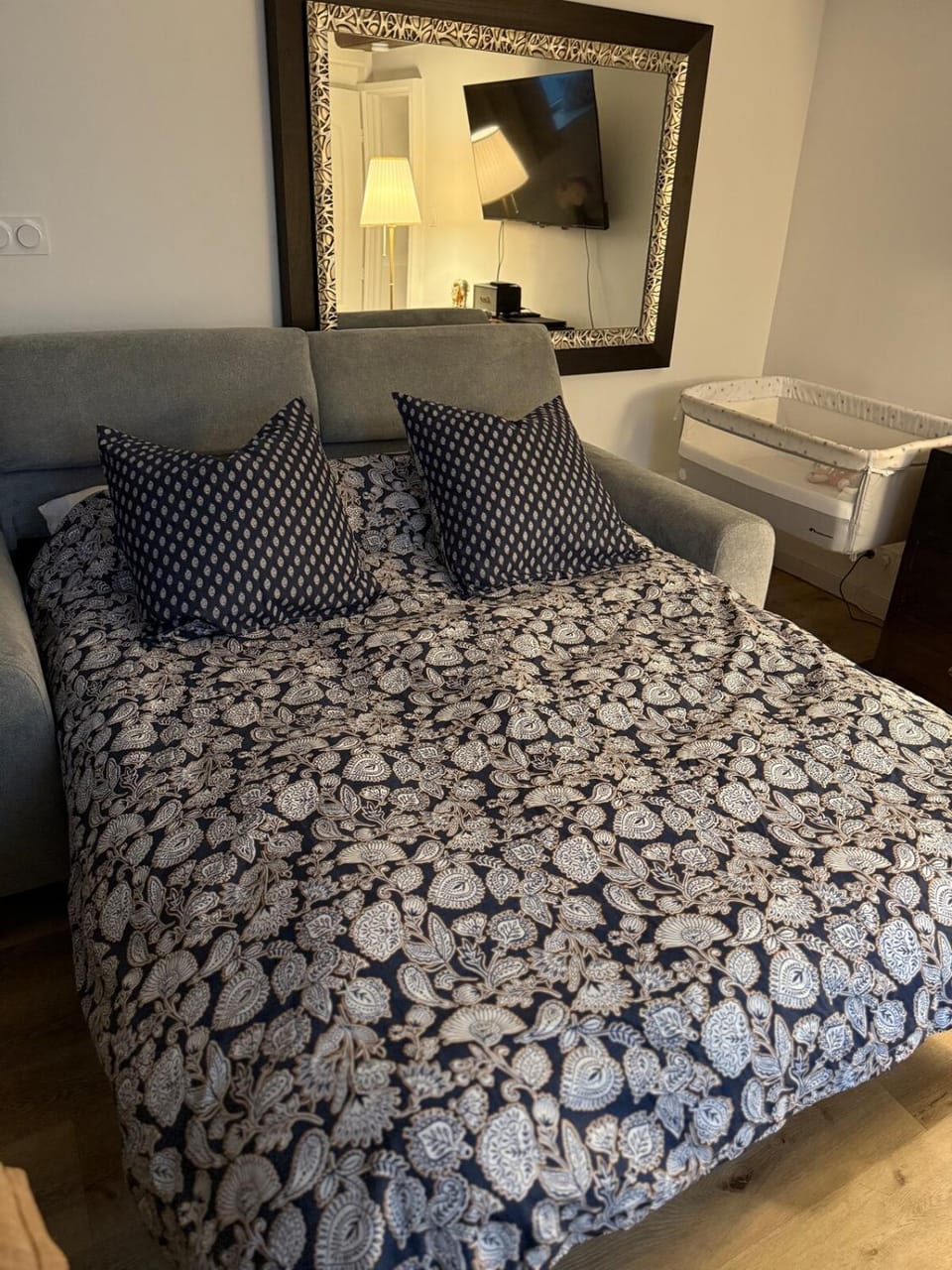 Bed, Photo of the whole room