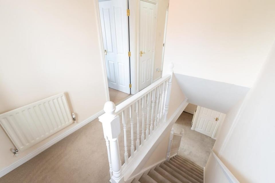 5BR Emersons Green Stay - Sleeps 10 House in Bristol
