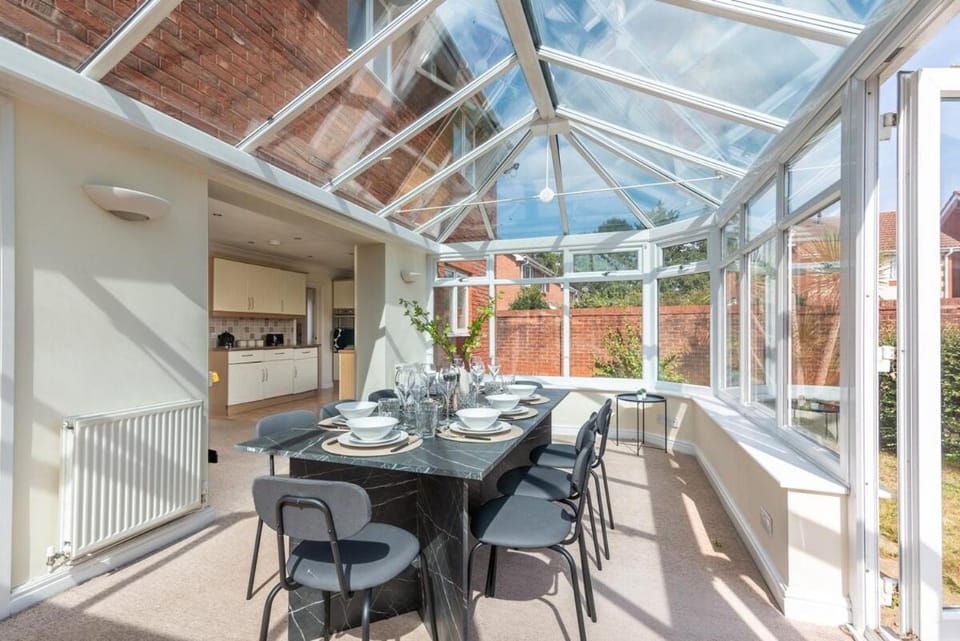 5BR Emersons Green Stay - Sleeps 10 House in Bristol