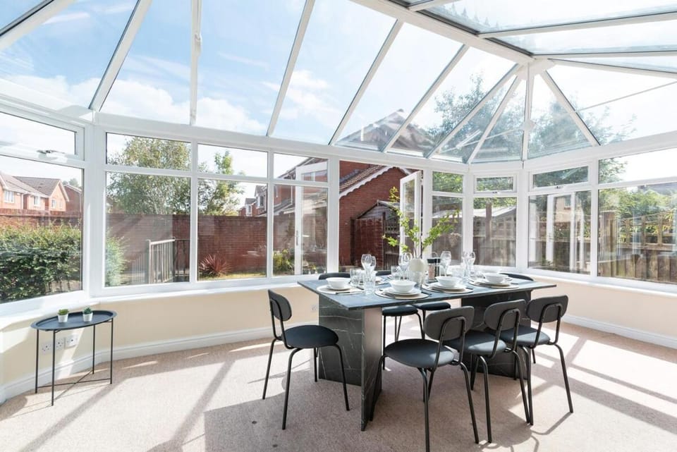5BR Emersons Green Stay - Sleeps 10 House in Bristol
