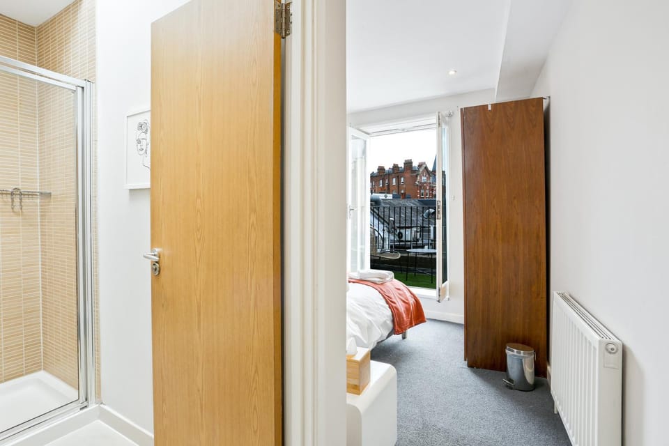 Shower, Bathroom, wardrobe