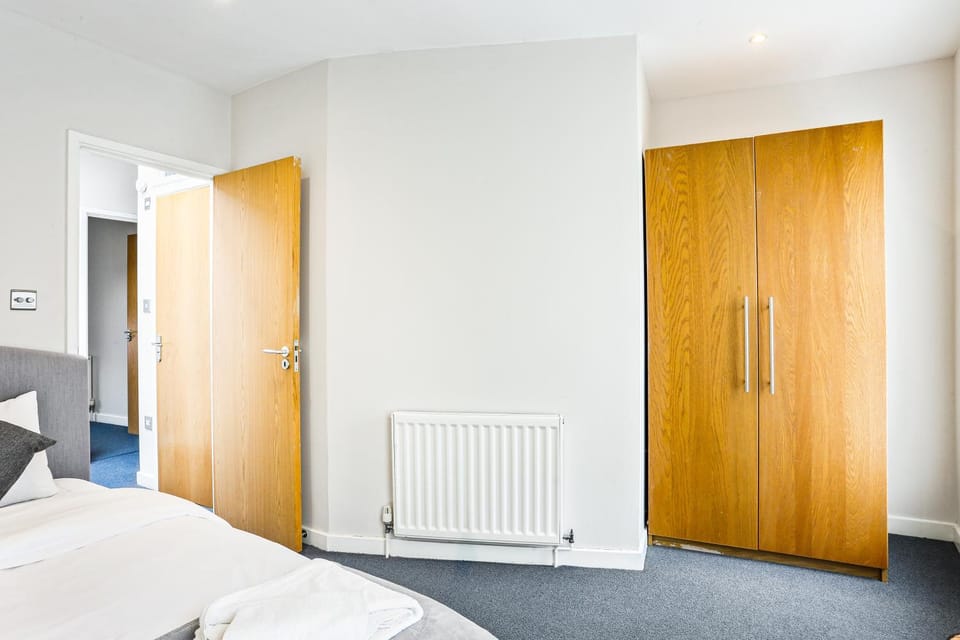 Bed, Photo of the whole room, Bedroom, wardrobe