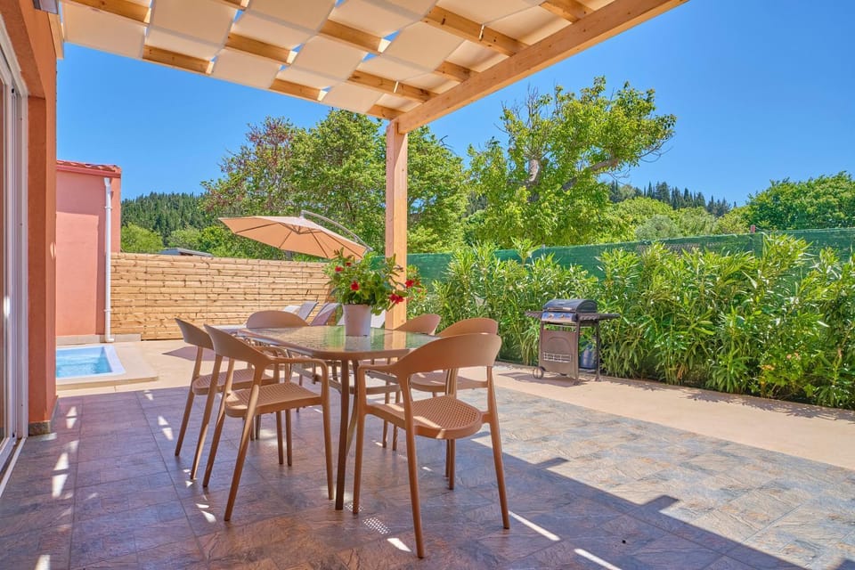 Garden, Balcony/Terrace, Dining area, Swimming pool