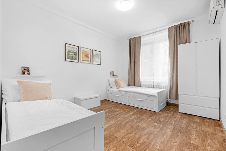 Spacious 3BR Apt by Bus station Nivy Mall with AC Apartment in Bratislava