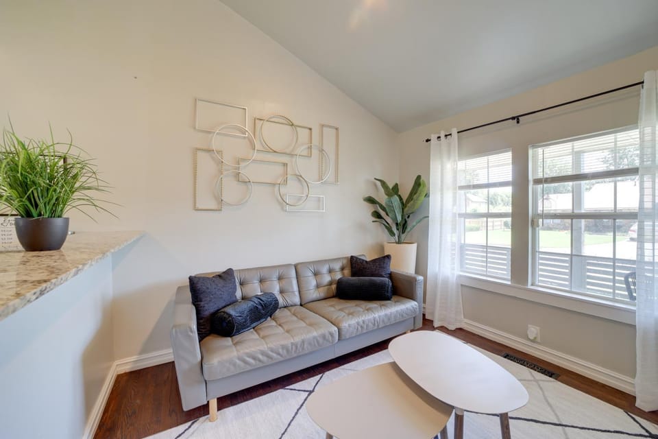 1 Mi to Tulsa Arts District: Home w/ Yard! House in Tulsa
