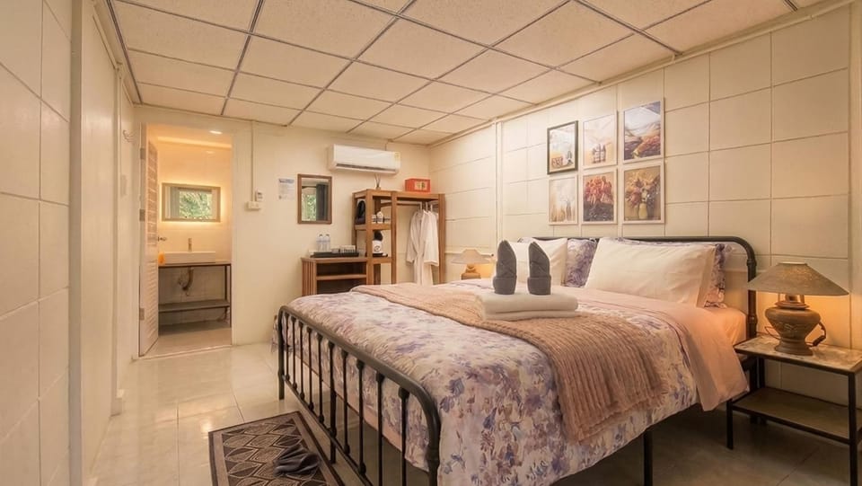 Bed, Photo of the whole room, Bedroom, wardrobe