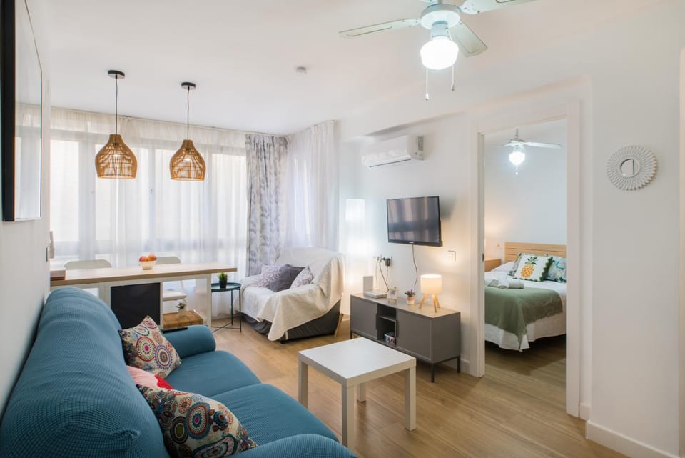 TV and multimedia, Living room, Seating area, air conditioner