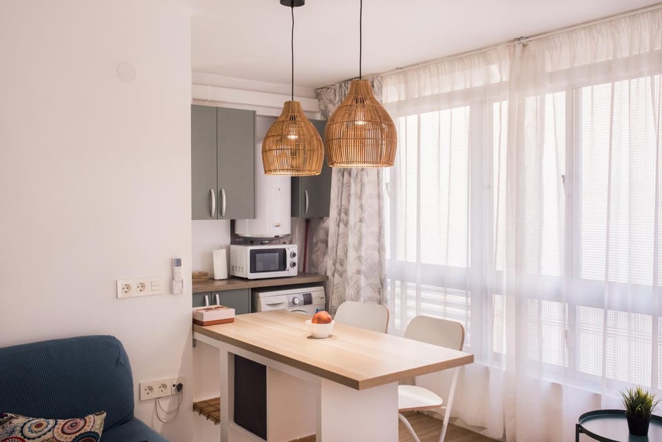 Kitchen or kitchenette, Living room, Seating area, Dining area
