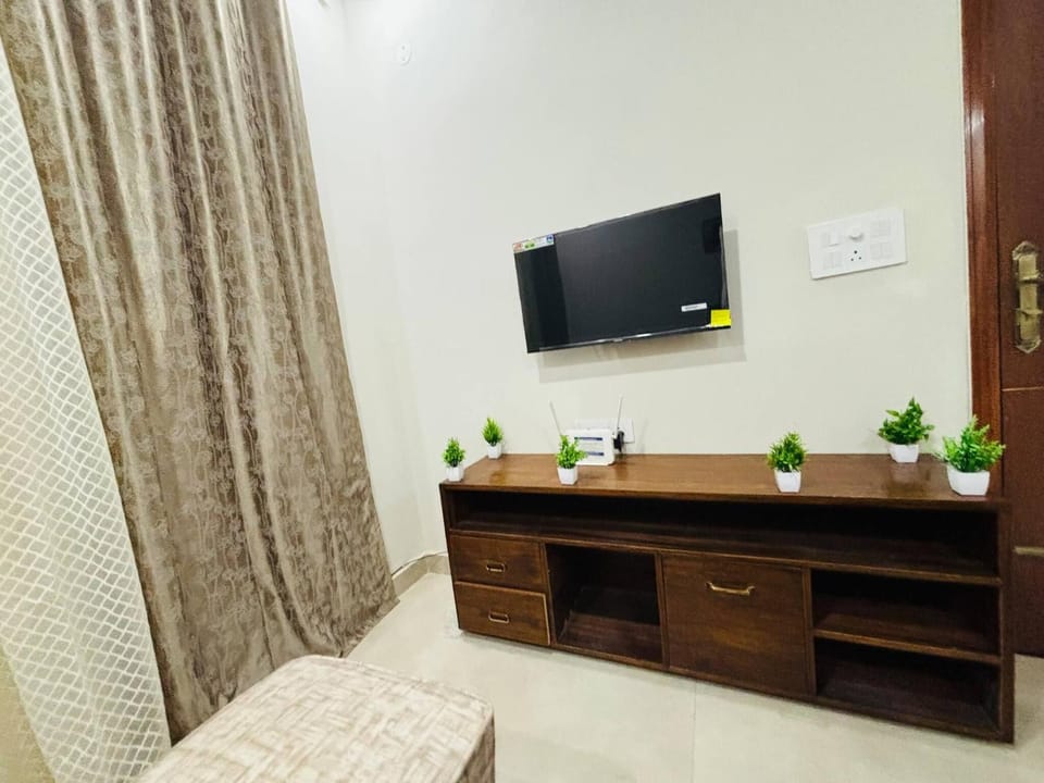 Communal lounge/ TV room, TV and multimedia, Living room